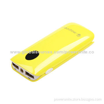 Dual-USB Output USB Power Bank with 5,200mAh Capacity